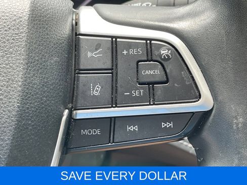 Used 2023 Toyota Highlander XLE FWD image 19
