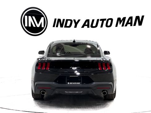 Used 2026 Ford Mustang Coupe RWD image 5