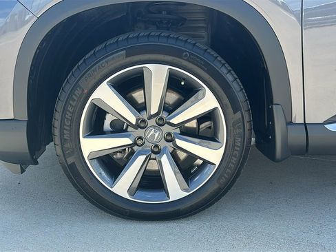 Used 2025 Honda Pilot Touring image 7