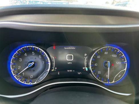 Certified 2024 Chrysler Pacifica Touring-L image 17