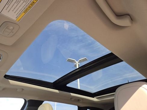 Used 2015 Jeep Cherokee Limited image 3