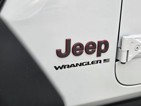 Used 2024 Jeep Wrangler Unlimited Rubicon AWD/4WD image 11