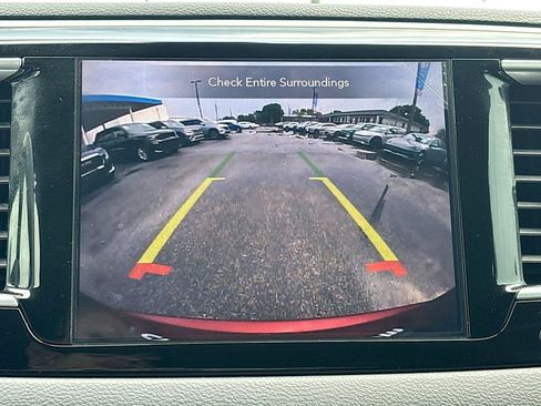 Used 2019 Chrysler Pacifica Touring Plus w/ S Appearance Package FWD image 16