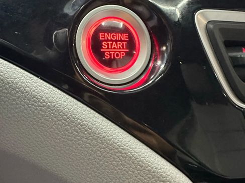 Used 2016 Honda Pilot Touring image 17