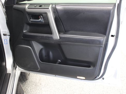 Used 2017 Toyota 4Runner Limited AWD/4WD image 37