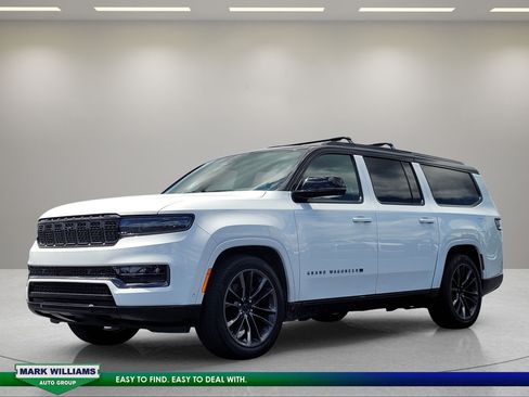 Used 2025 Jeep Grand Wagoneer L Series II Obsidian w/ Quick Order Packagew 28T AWD/4WD image 8