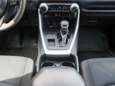 Used 2019 Toyota RAV4 LE FWD image 25