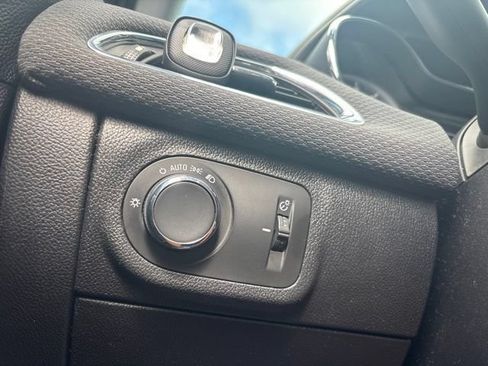 Used 2019 Chevrolet Cruze LT FWD image 16