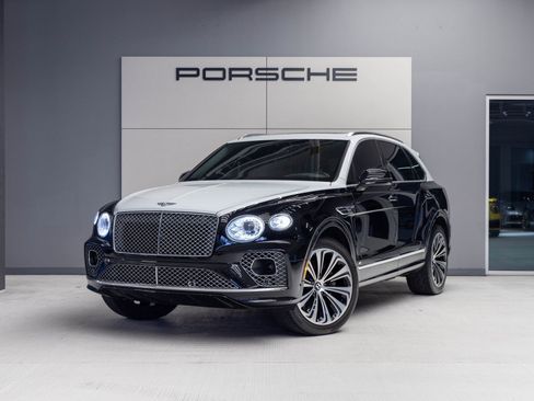 Used 2021 Bentley Bentayga image 1