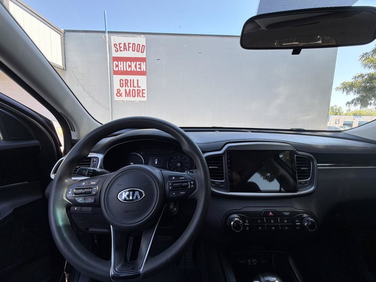 Used 2017 Kia Sorento LX FWD image 5