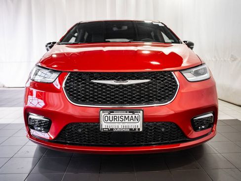 New 2026 Chrysler Pacifica Select image 2