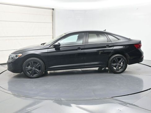 Certified 2024 Volkswagen Jetta SE w/ Panoramic Sunroof Package FWD image 18