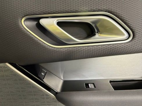 Used 2022 Land Rover Range Rover Velar R-Dynamic S image 32