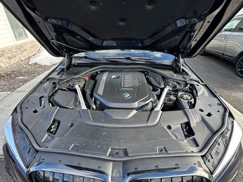 Used 2022 BMW 740i xDrive w/ M Sport Package image 29