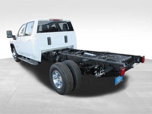 New 2026 Chevrolet Silverado 3500 LT w/ Convenience Package AWD/4WD image 3