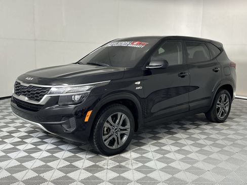 Used 2022 Kia Seltos LX AWD/4WD image 4