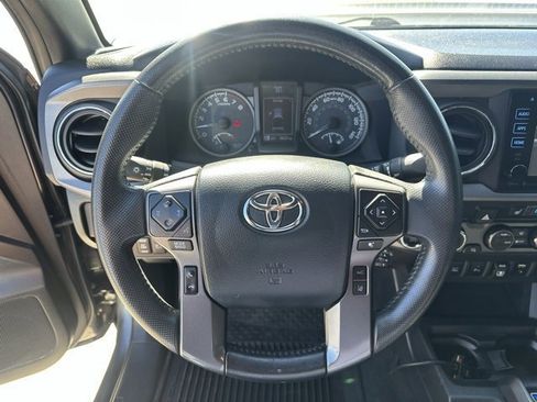 Used 2019 Toyota Tacoma TRD Sport image 6