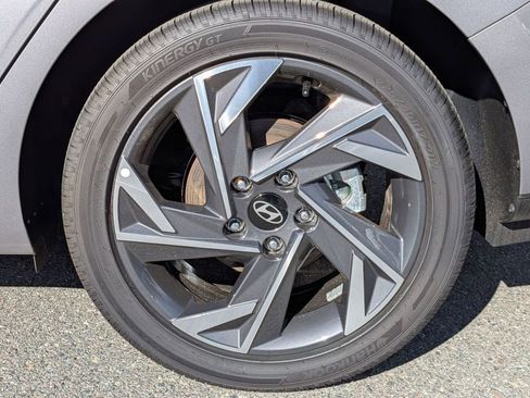 New 2025 Hyundai Elantra SEL image 11