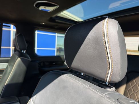 Used 2023 Jeep Grand Wagoneer Series III w/ Rear-Seat Entertainment Group AWD/4WD image 39