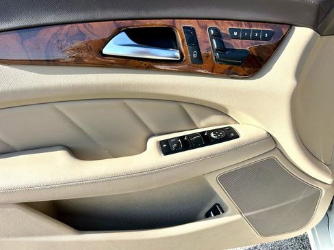 Used 2012 Mercedes-Benz CLS 550 image 9