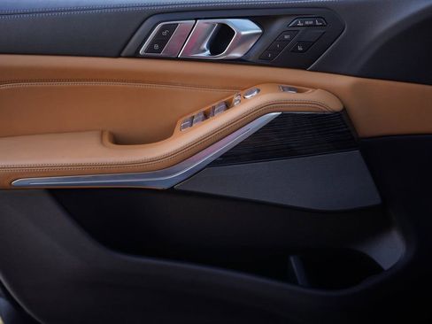 Used 2023 BMW X7 xDrive40i w/ M Sport Package image 38