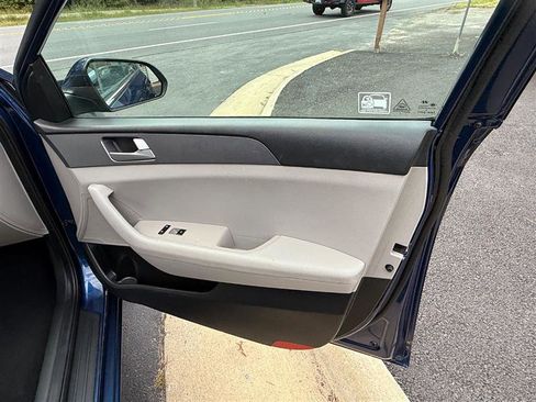 Used 2017 Hyundai Sonata SE image 17