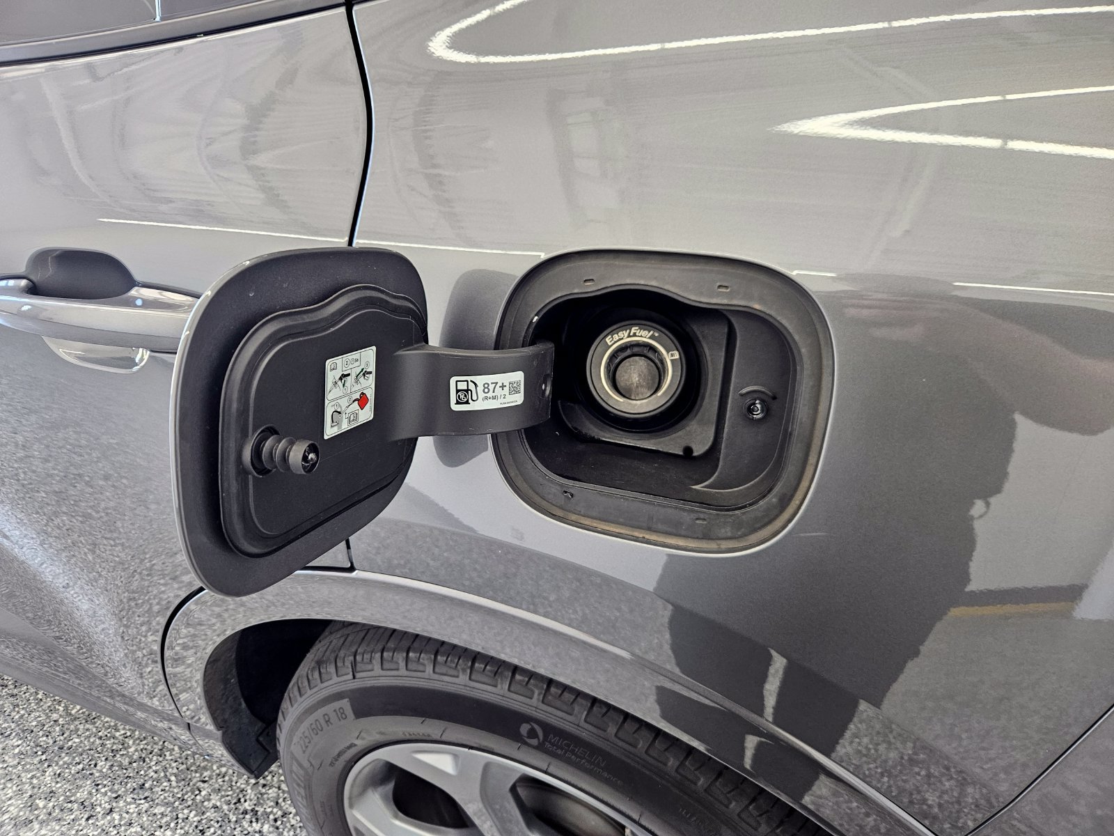 Used 2024 Ford Escape ST-Line w/ Tech Pack #1 FWD image 9