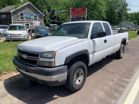 Used 2006 Chevrolet Silverado 2500 W/T AWD/4WD image 7