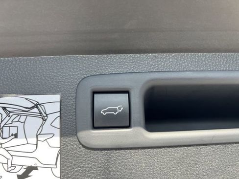 Used 2022 Toyota Highlander Platinum image 18