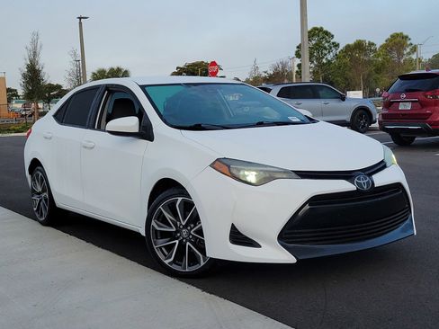 Used 2019 Toyota Corolla LE image 2