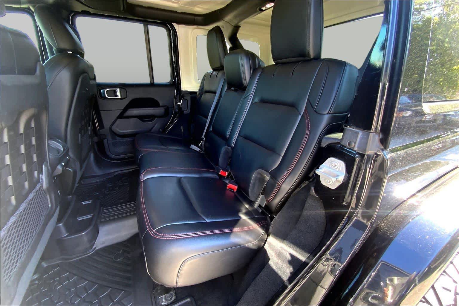 Used 2020 Jeep Wrangler Unlimited Rubicon w/ Cold Weather Group AWD/4WD image 19