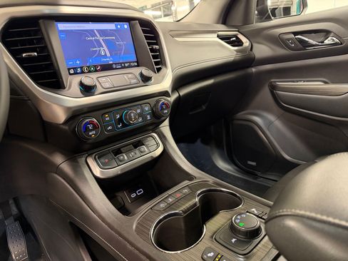 Used 2023 GMC Acadia SLT w/ Elevation Edition AWD/4WD image 18