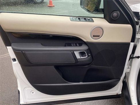 Used 2021 Land Rover Discovery S image 12