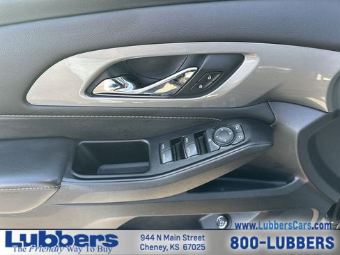 Used 2020 Chevrolet Traverse LT image 13