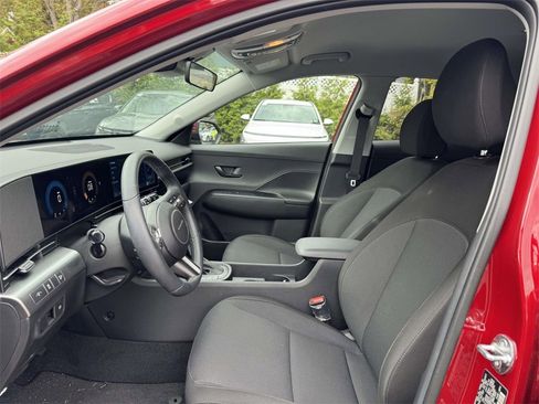 Used 2025 Hyundai Kona SEL image 19