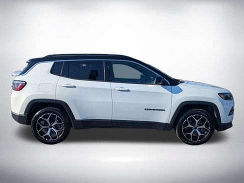 Used 2025 Jeep Compass Limited AWD/4WD image 2