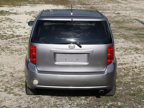 Used 2009 Scion xB FWD image 9