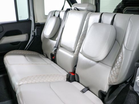 Used 2021 Jeep Wrangler Unlimited Sahara image 26