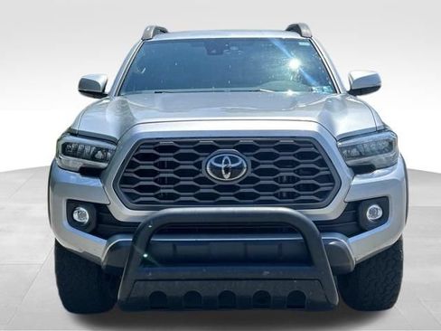 Used 2023 Toyota Tacoma TRD Off-Road w/ Technology Package AWD/4WD image 9