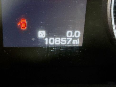 Certified 2025 Subaru Crosstrek 2.0i Premium image 4