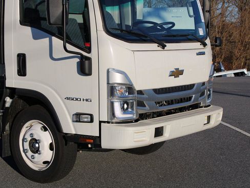 New 2024 Chevrolet Low Cab Forward image 8