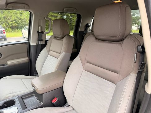 Used 2024 Nissan Frontier SV RWD image 13