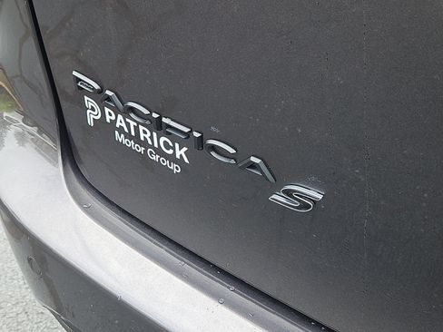 Used 2023 Chrysler Pacifica Limited w/ S Appearance Package FWD image 5