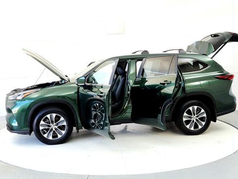 Certified 2024 Toyota Highlander XLE AWD/4WD image 10