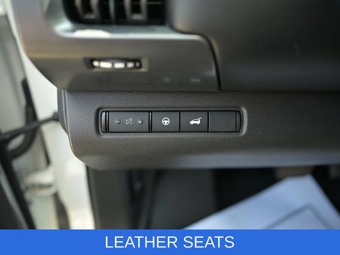 Used 2023 Nissan Pathfinder SL w/ SL Premium Package AWD/4WD image 19