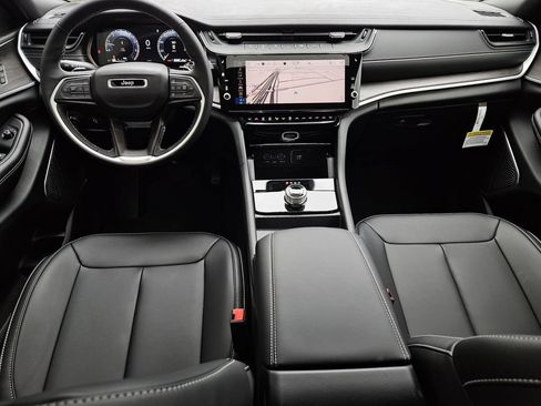 New 2026 Jeep Grand Cherokee L Limited RWD image 9