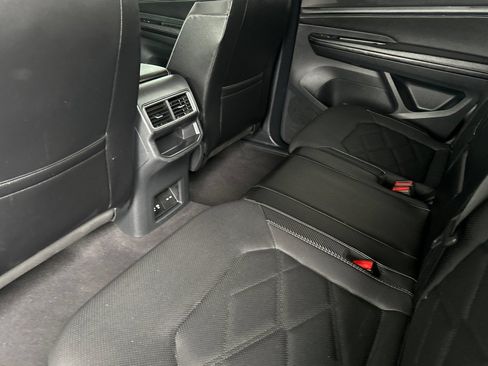 Used 2024 Volkswagen Atlas Cross Sport SE AWD/4WD image 15