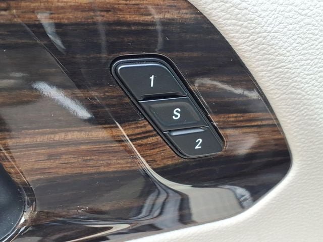 Used 2023 Chrysler Pacifica Limited FWD image 11
