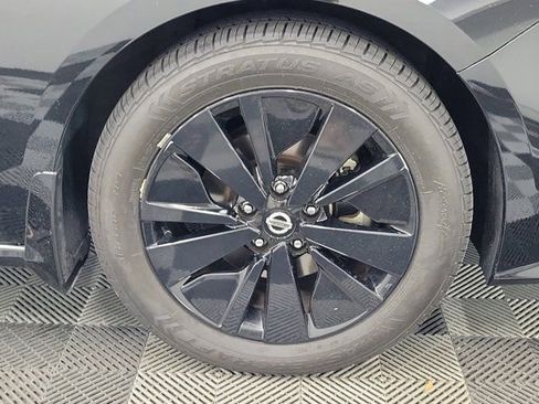 Certified 2022 Nissan Altima 2.5 SV w/ SV Premium Package image 10