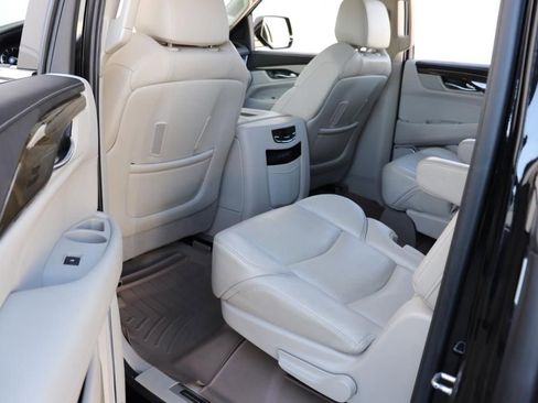 Used 2019 Cadillac Escalade ESV Premium Luxury image 21